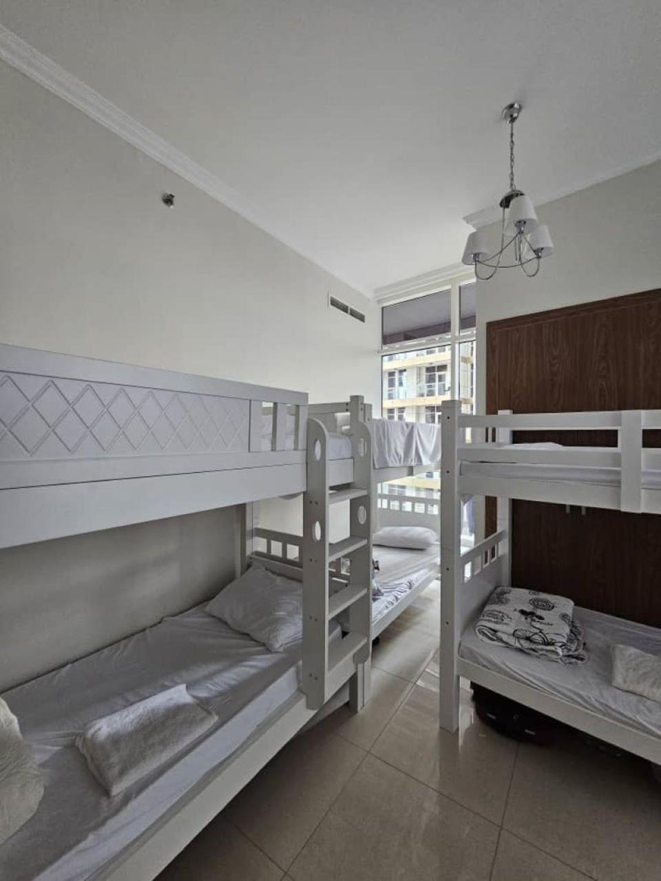 Downtown Holiday'S - 1 Min To Dubai Mall & Burj Khalifa Hostel Exterior photo