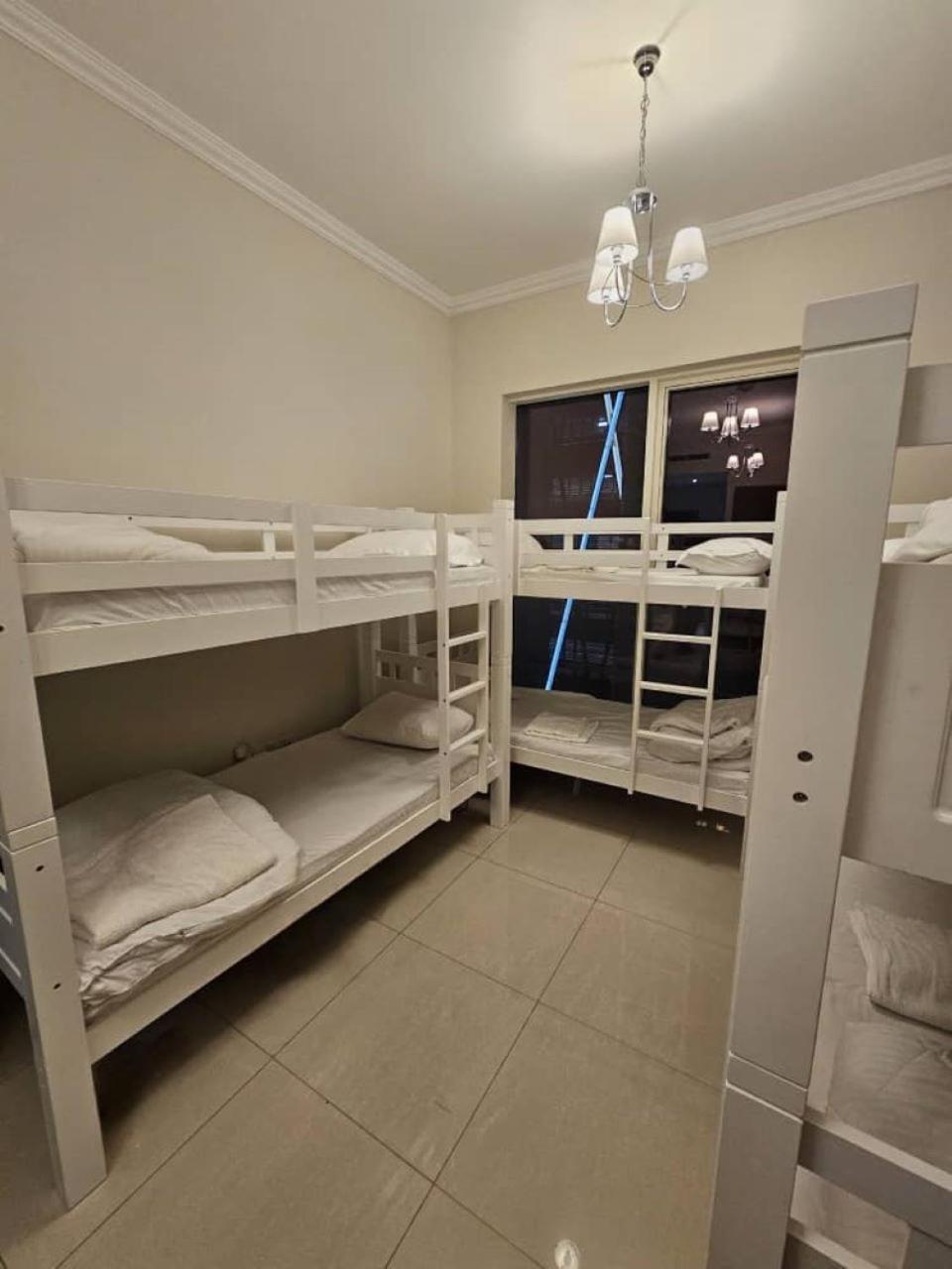 Downtown Holiday'S - 1 Min To Dubai Mall & Burj Khalifa Hostel Exterior photo