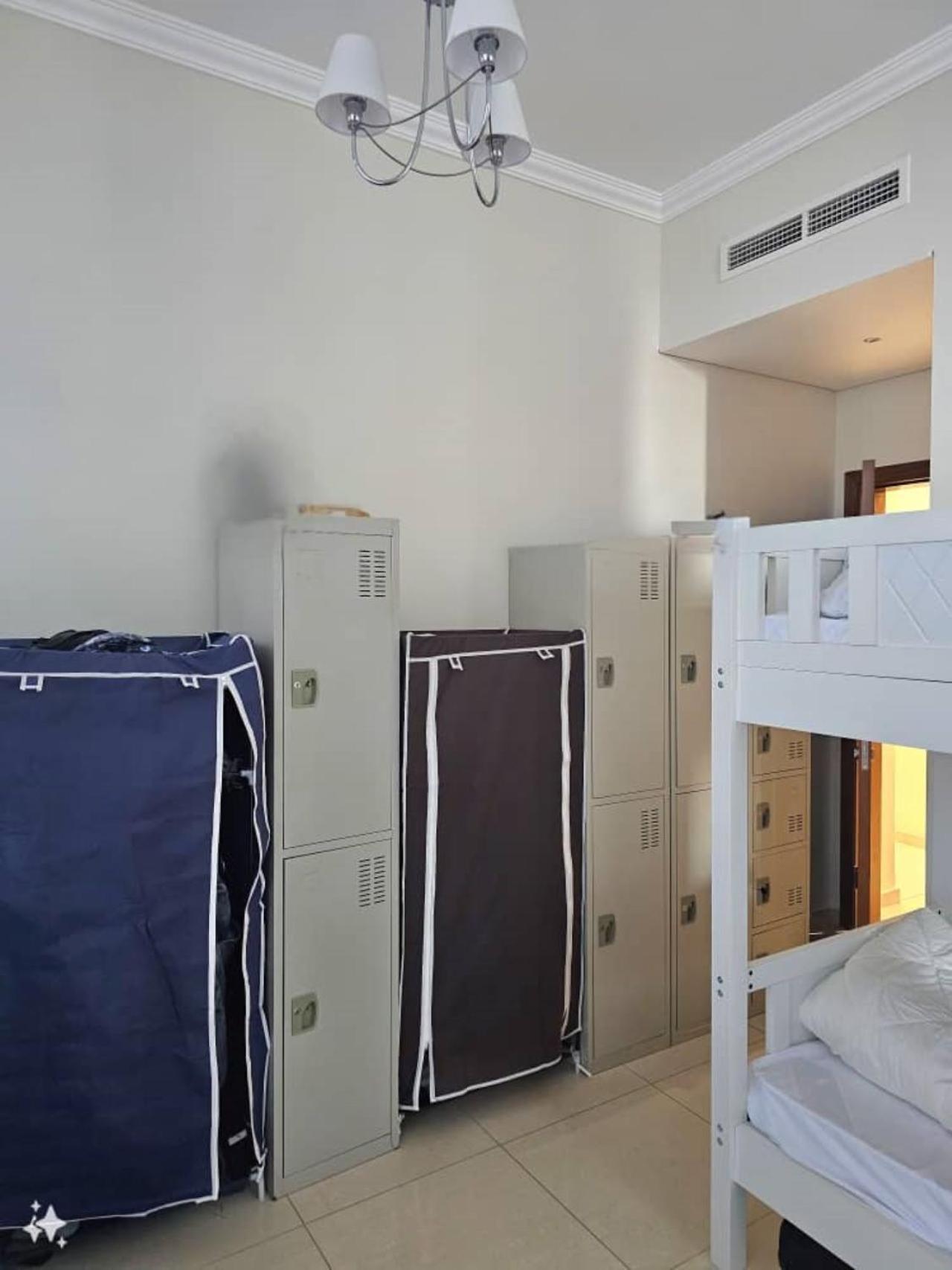 Downtown Holiday'S - 1 Min To Dubai Mall & Burj Khalifa Hostel Exterior photo